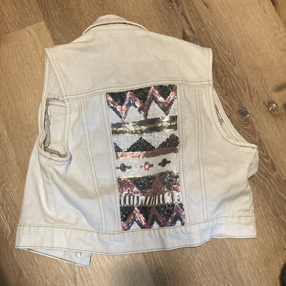 Vest - Picture 2 of 3